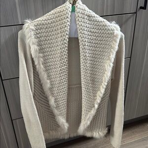 Chic Cream Knit Cardigan with Fur Trim